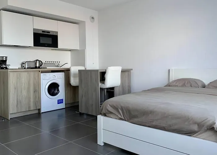 Apartamento Spacieux Avec Parking Bail Mobilite Uniquement